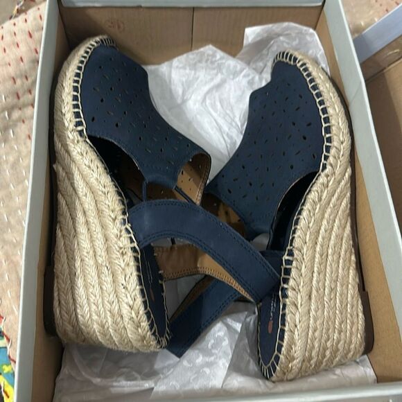 NWT Clarks Women's Petrina Gail Wedge With Original box - Picture 1 of 7